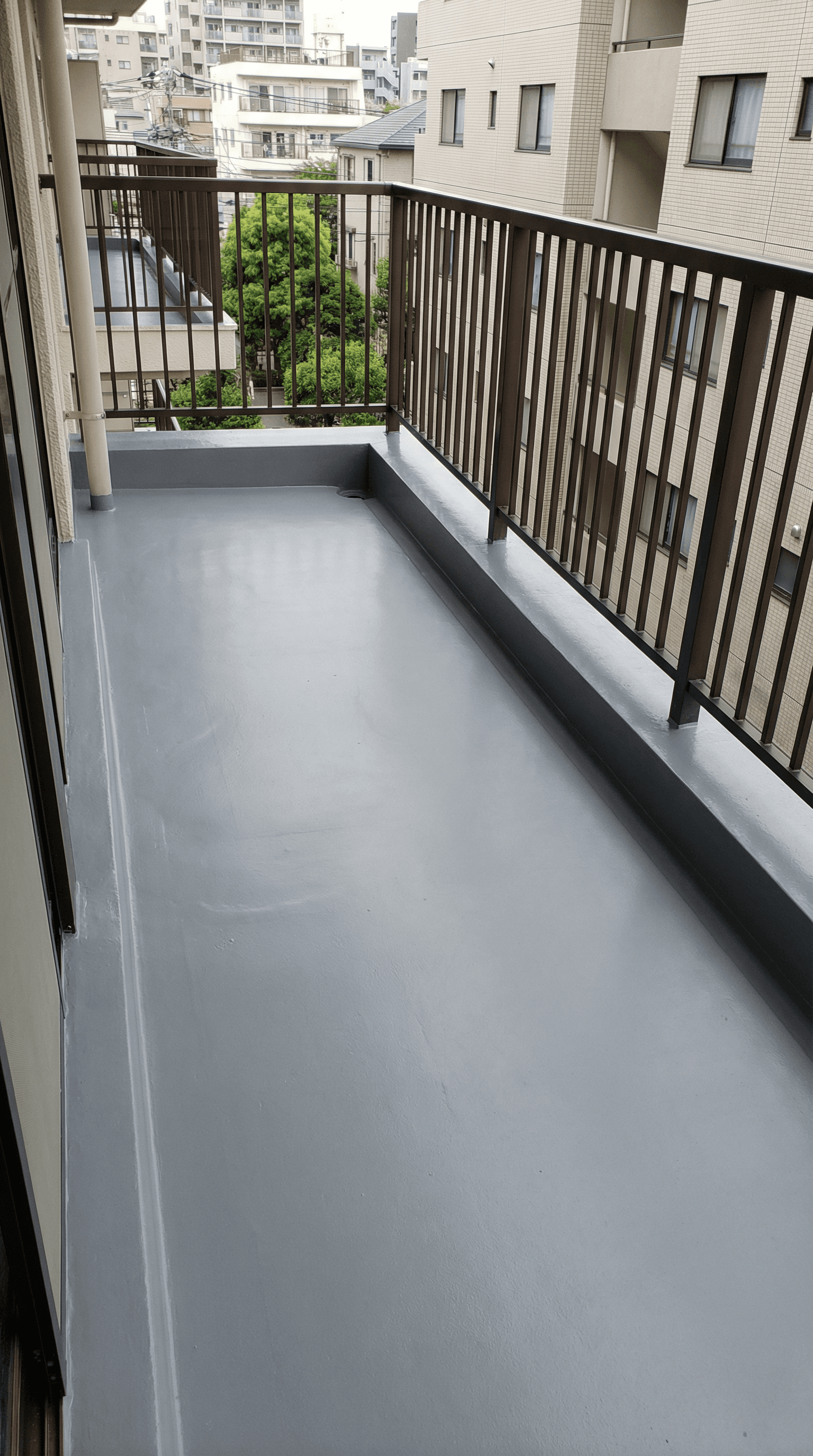 ベランダのひび割れをウレタン防水で修繕